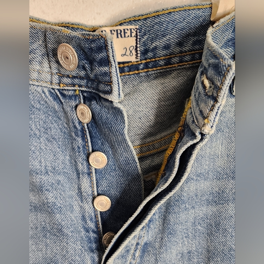 Free People We The Free Jeans Maggie Mid Rise Straight Leg Ripped Frayed Size 28 - Picture 4 of 7